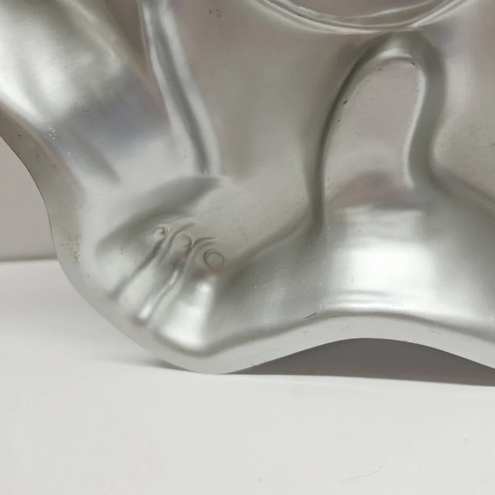1993 Barney cake pan. great condition